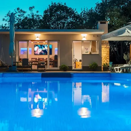 House Leonarda إيموتسكي